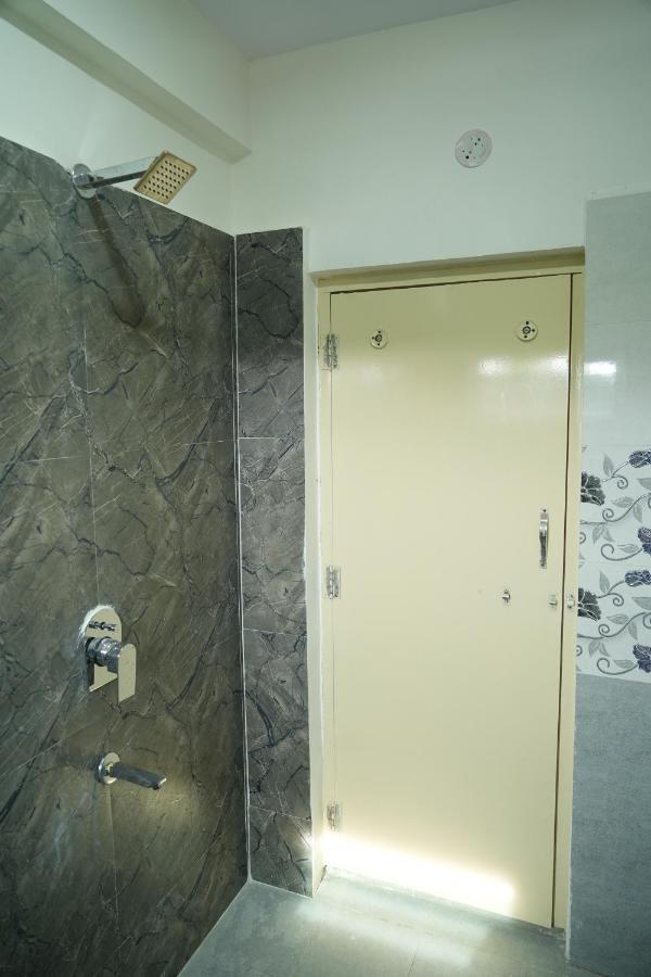 Hotel 5 Star Grand- Premium à Shamshabad Extérieur photo