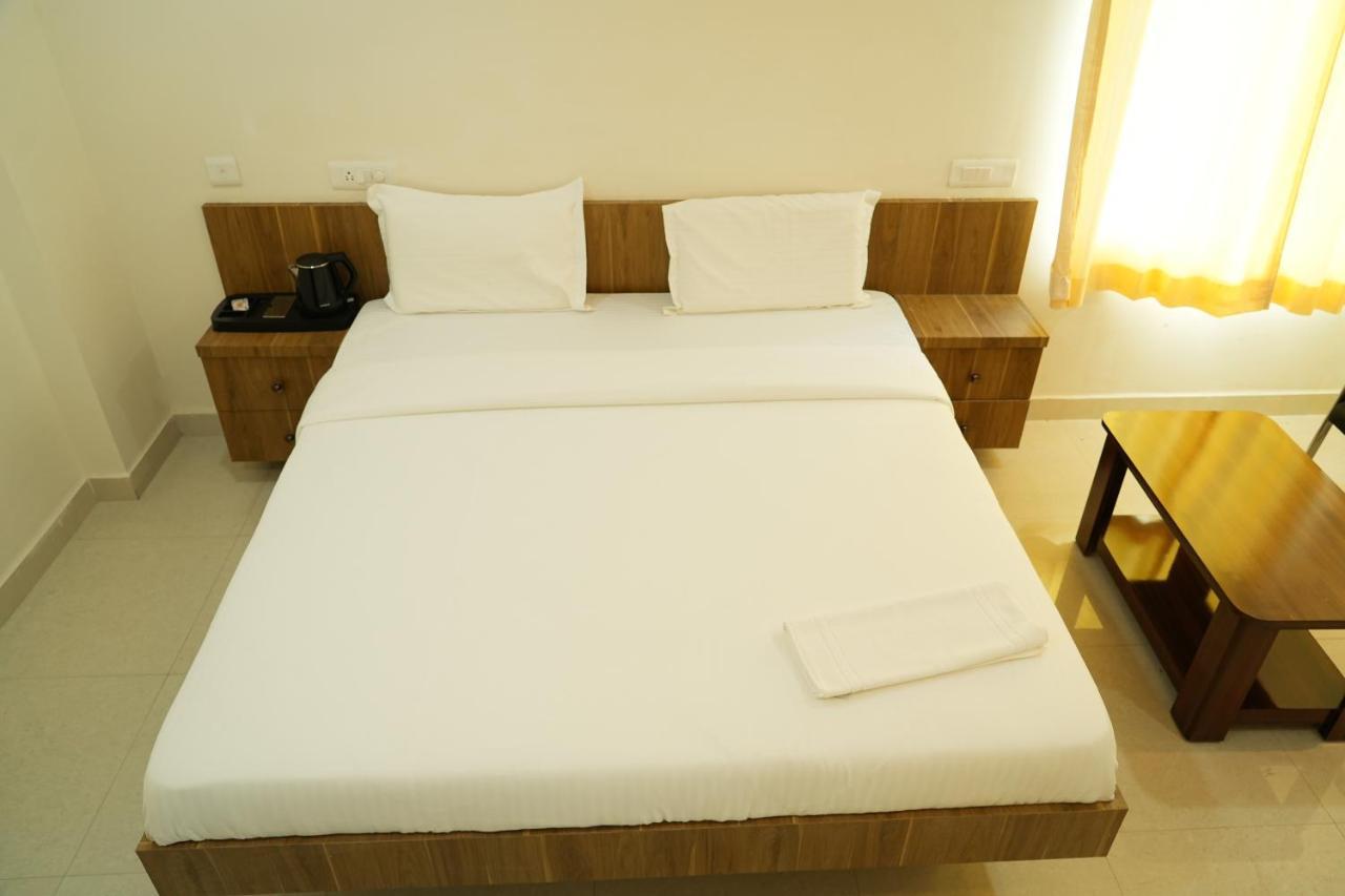 Hotel 5 Star Grand- Premium à Shamshabad Extérieur photo