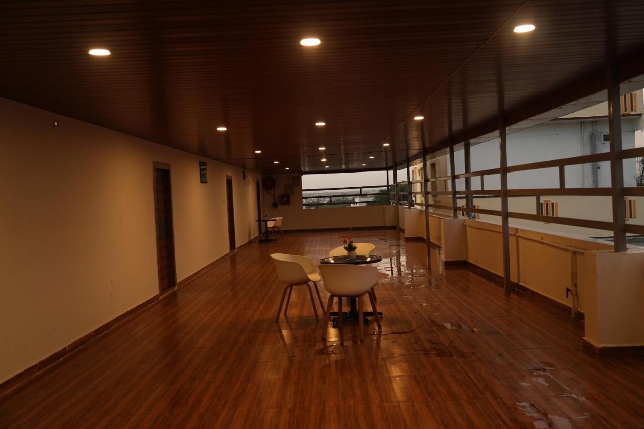 Hotel 5 Star Grand- Premium à Shamshabad Extérieur photo