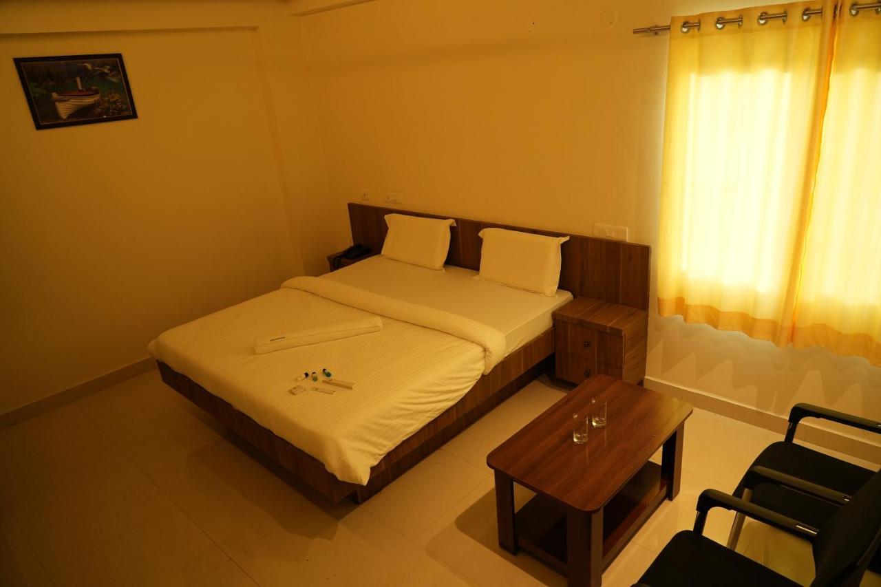 Hotel 5 Star Grand- Premium à Shamshabad Extérieur photo