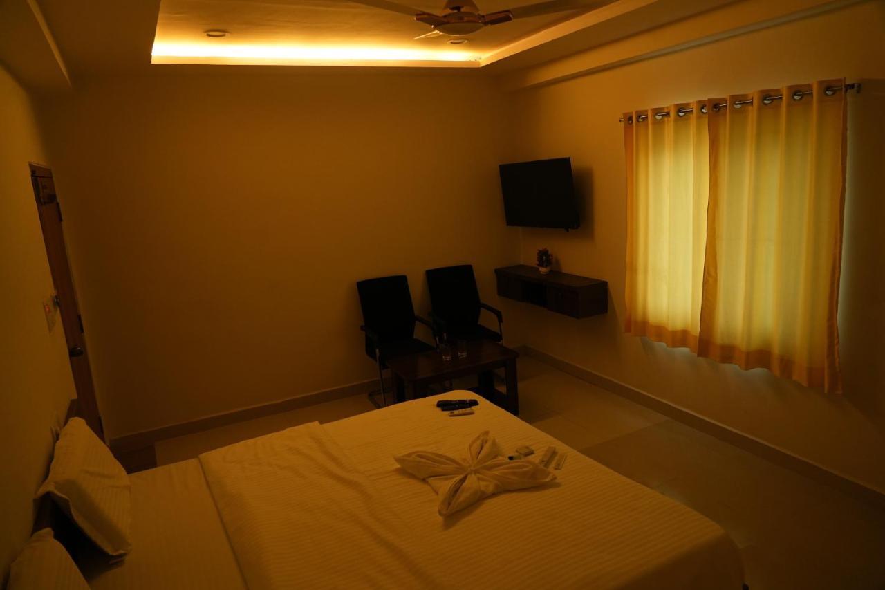 Hotel 5 Star Grand- Premium à Shamshabad Extérieur photo
